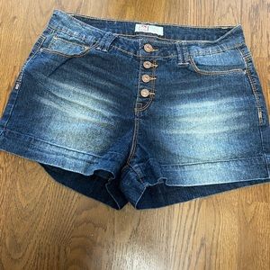 lei Juniors shorts size 11